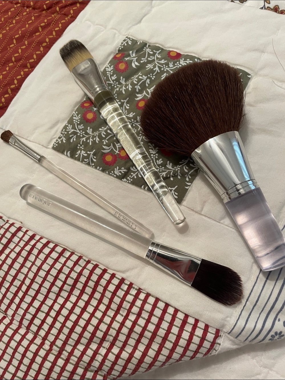 Clinique set of 4 cosmetic brushes in a new cosmetic bag